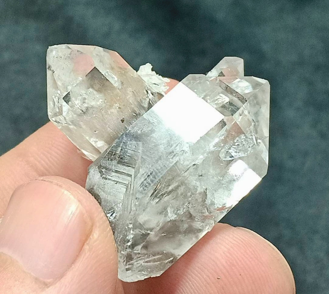 Single amazing terminated brookite Quartz Crystal twins 19 grams