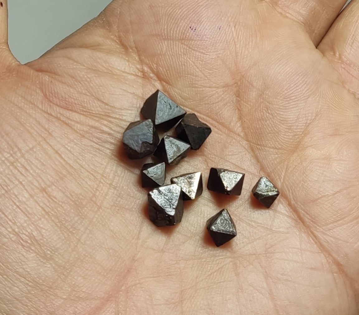 10 pieces octahedron magnetite crystals