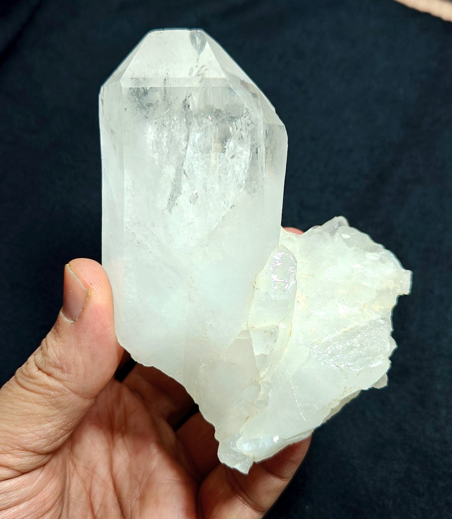An amazing specimen of Quartz Crystals cluster self standing specimen 515 grams