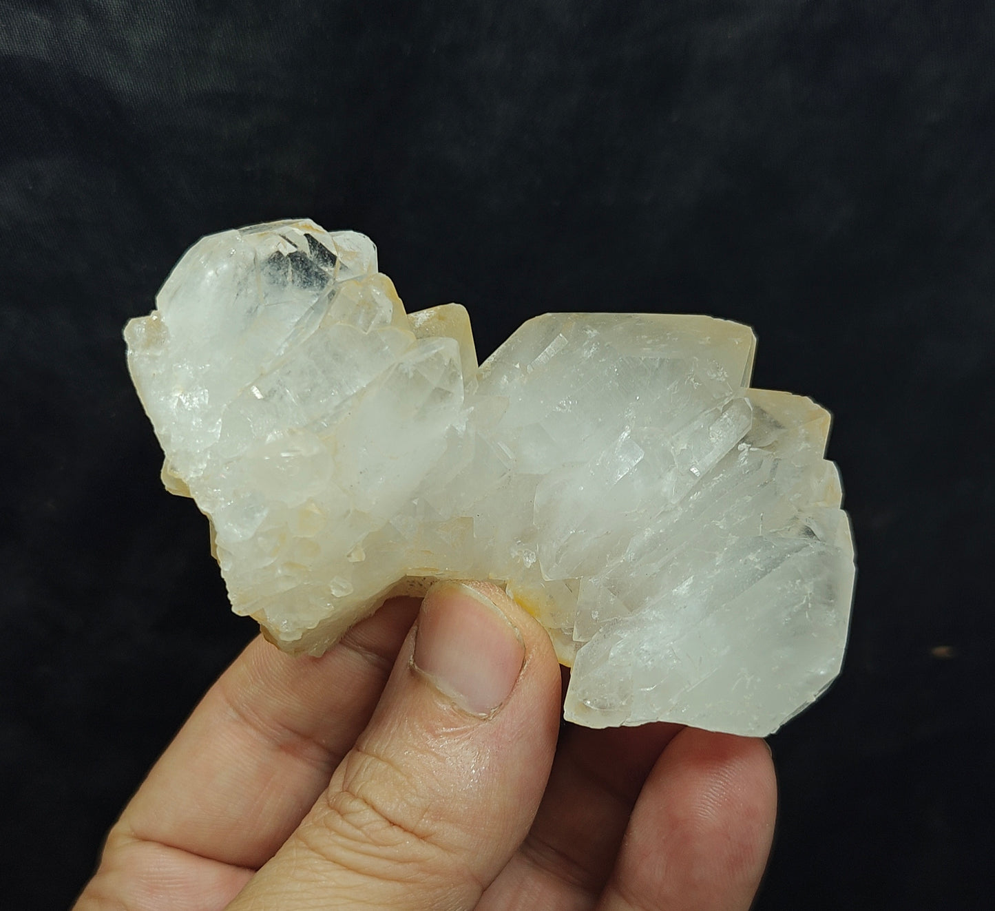 Quartz crystals cluster specimen 130 grams