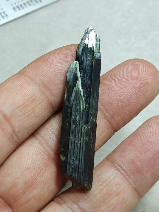 Aegirine crystal specimen 9 grams