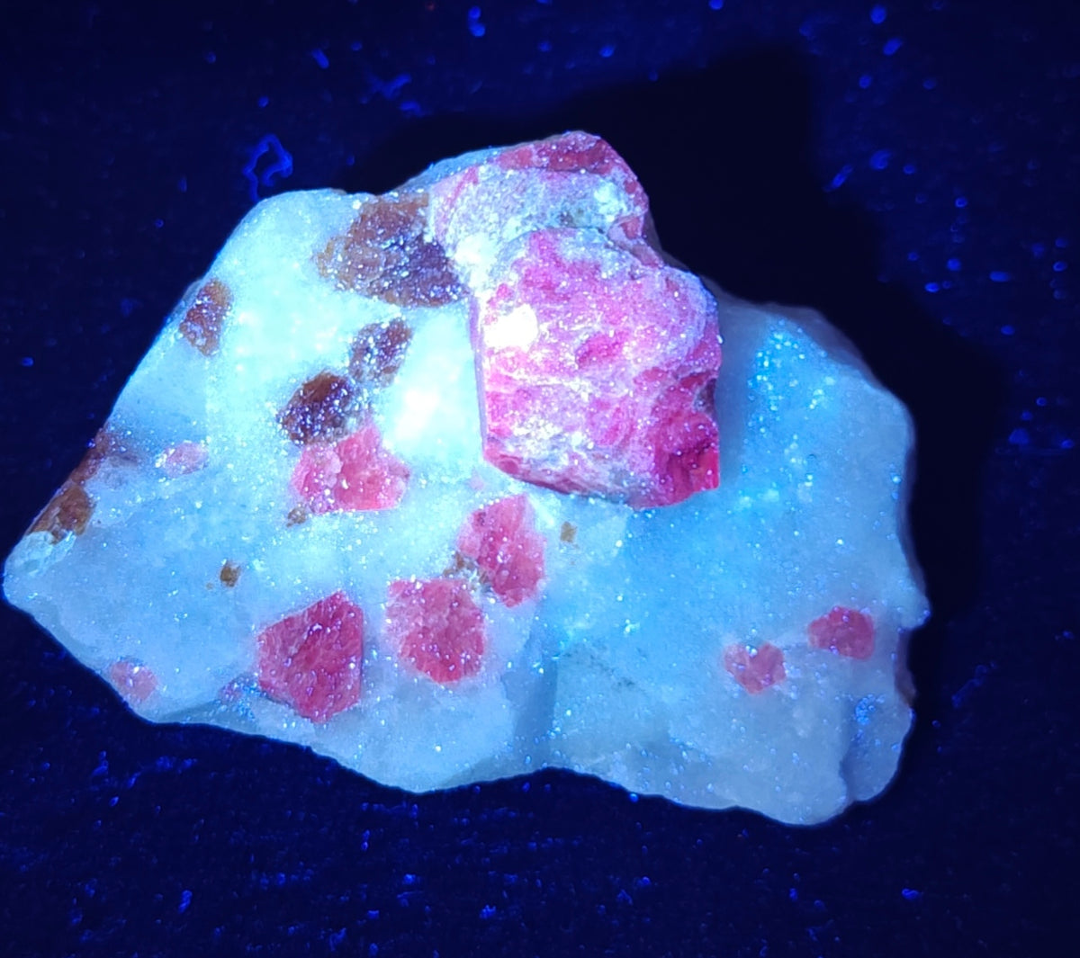 Natural fluorescent spinel specimen 364 grams