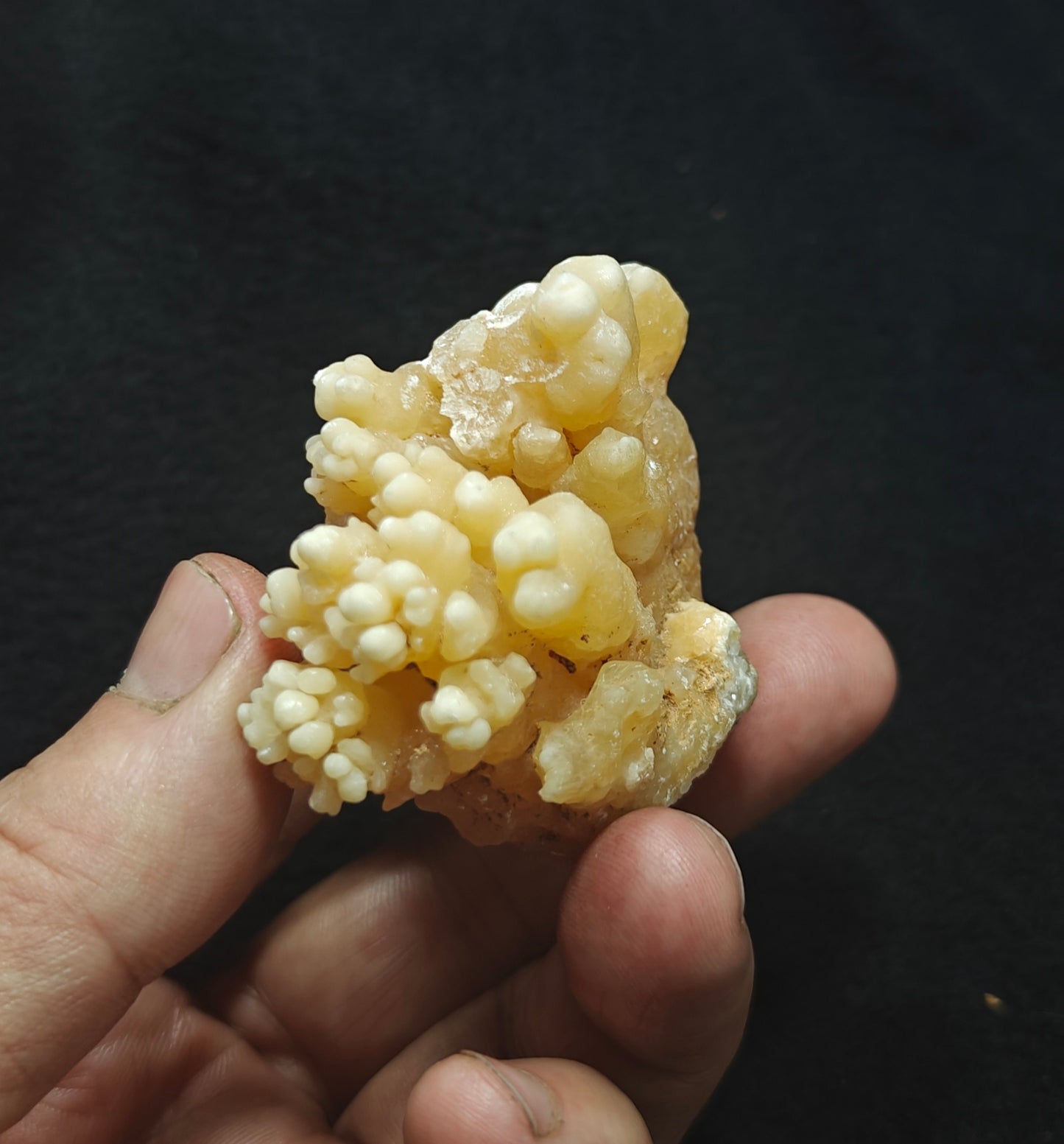 An aesthetic specimen of aragonite flower shape natural terminated crystals 89 grams