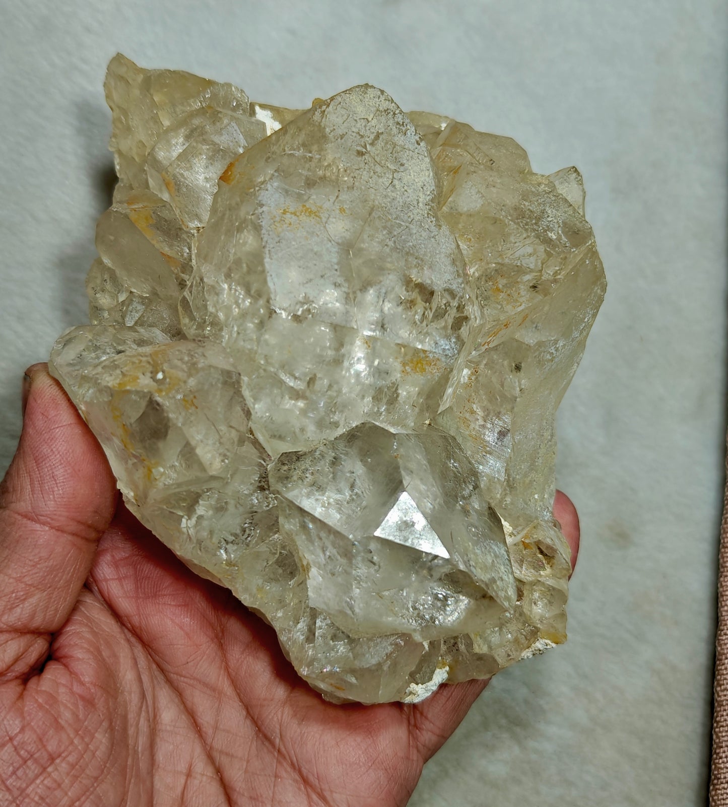 Quartz crystals having gwindle like formations 694 grams
