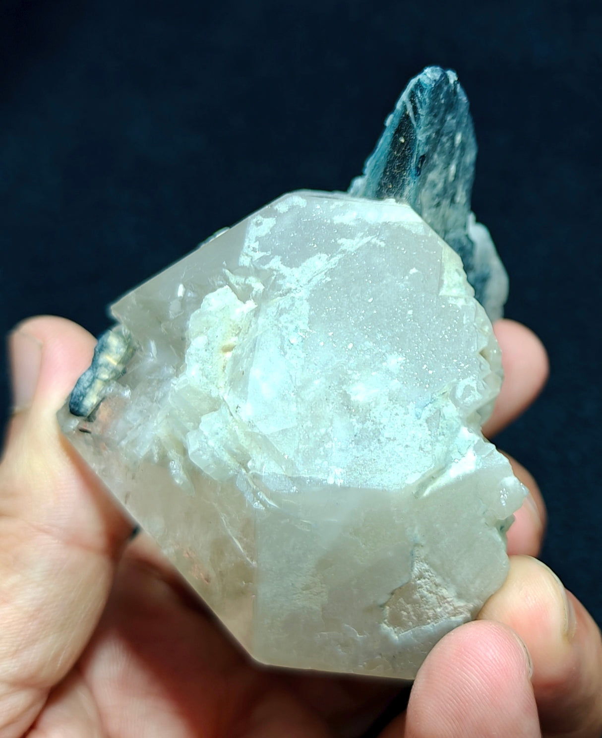 An amazing beautiful specimens of indicolite color Tourmaline embedded in terminated quartz 252 g