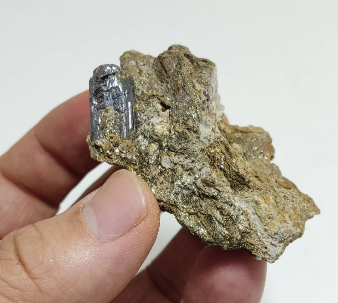 Rare rutile crystal on matrix of mica 75 grams