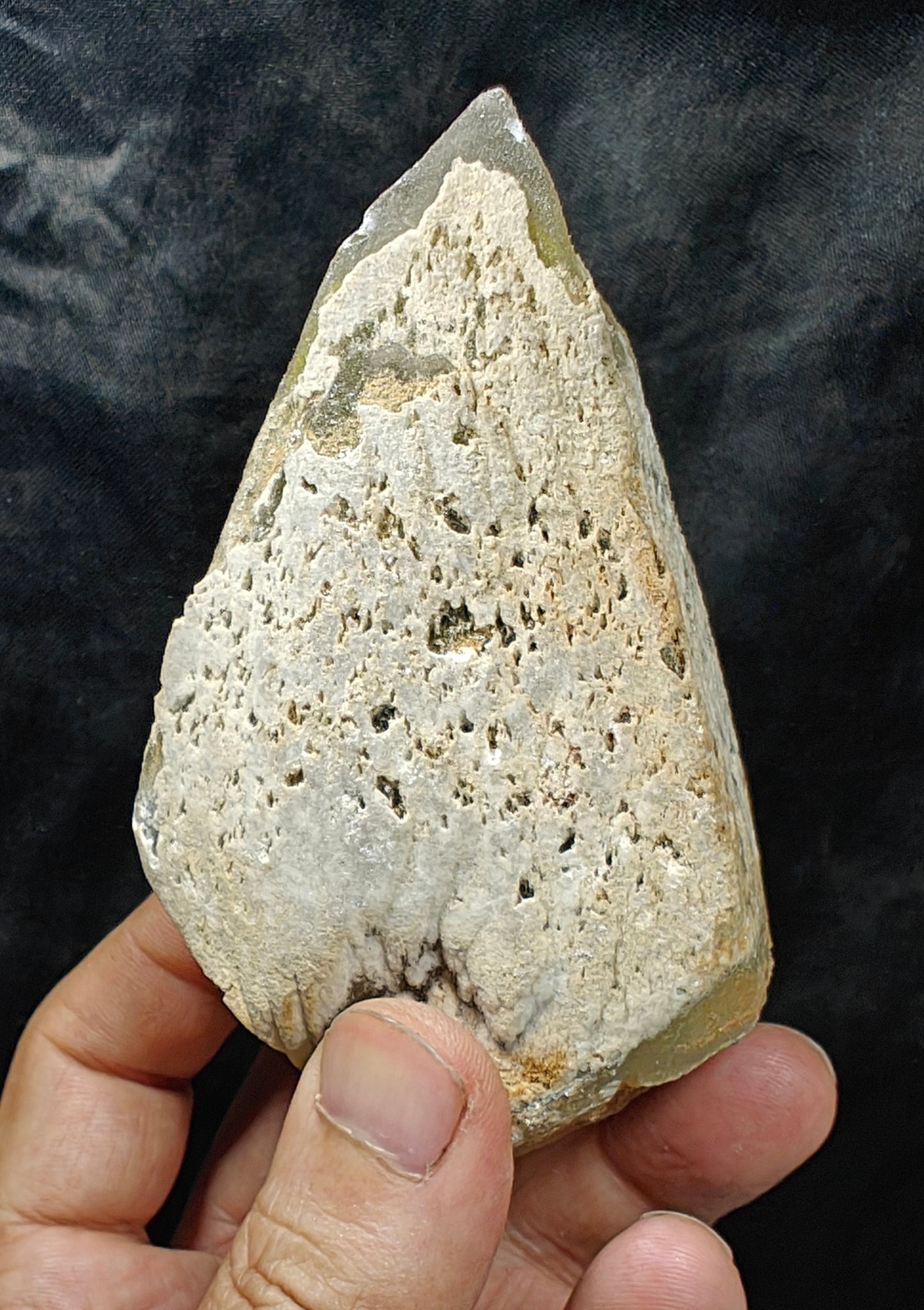 Single beautiful well terminated Dogteeth Calcite Crystal 406 grams