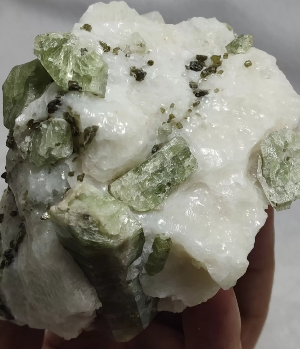 Green diopside crystals on matrix with mica 1067 grams