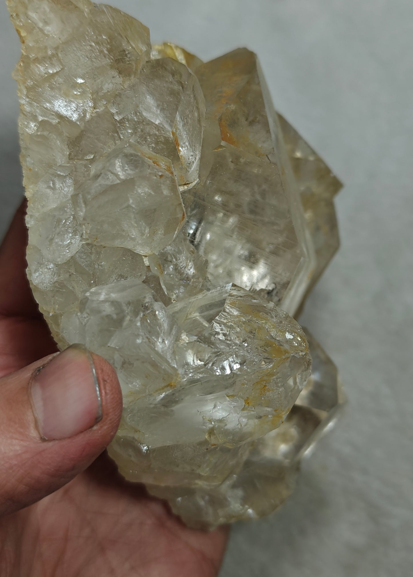 Quartz crystals having gwindle like formations 694 grams