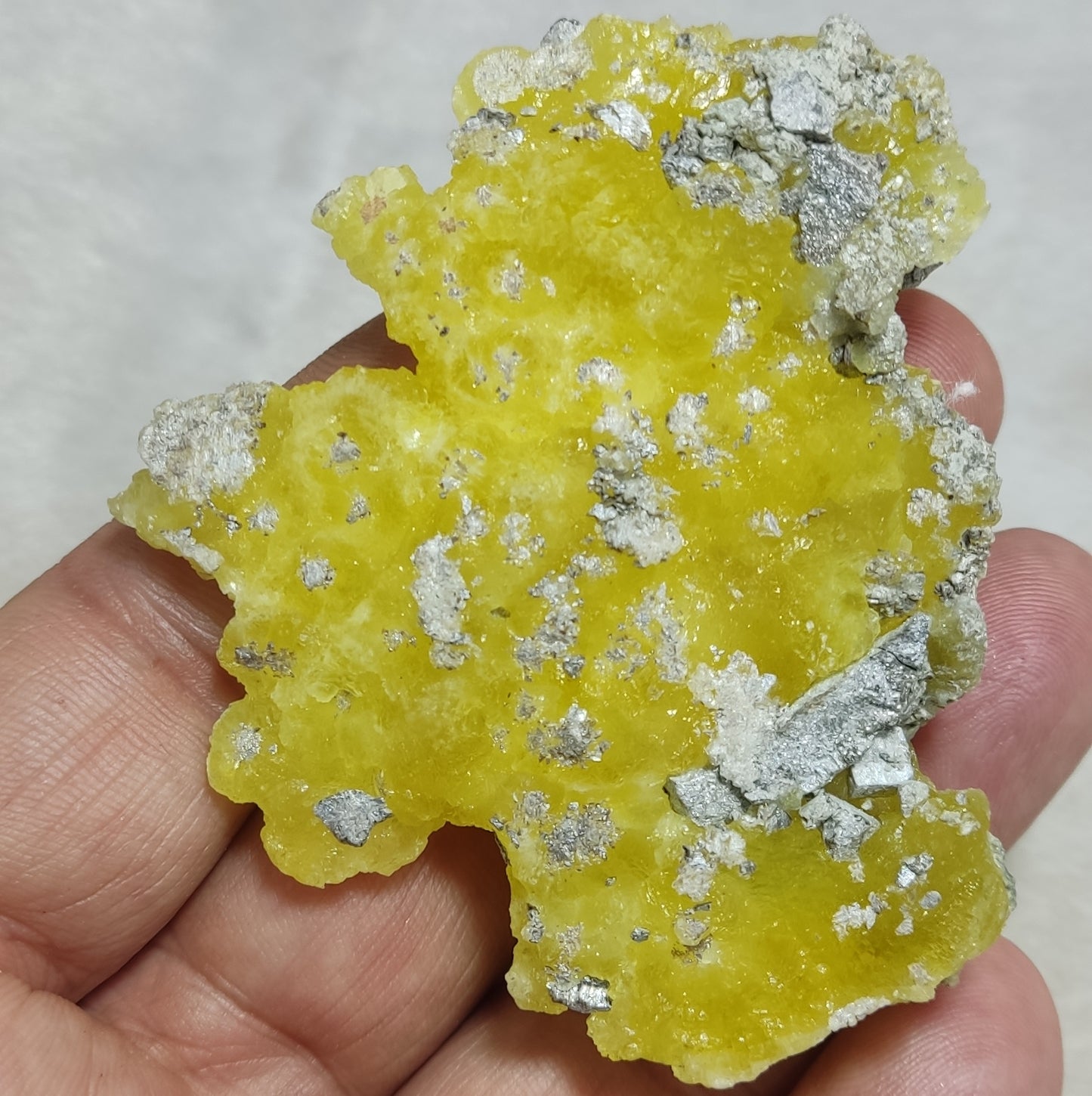 Natural yellow color Brucite 45 grams