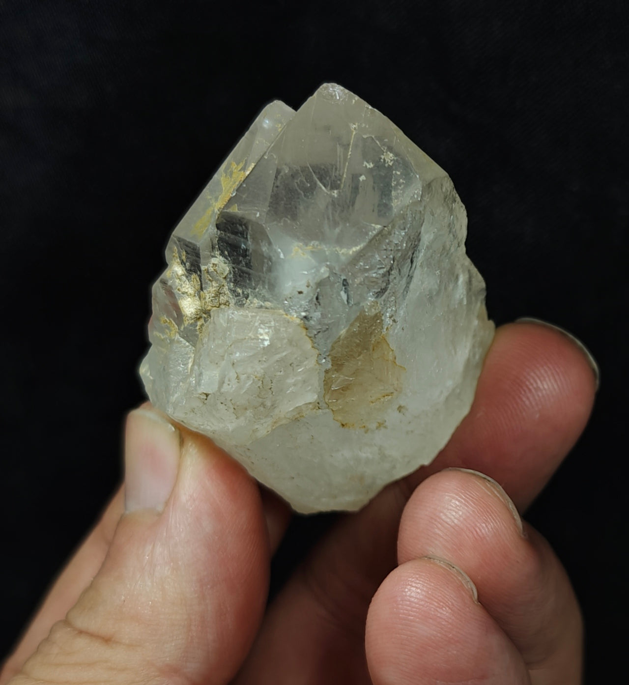 Natural gwindel quartz crystal 58 grams