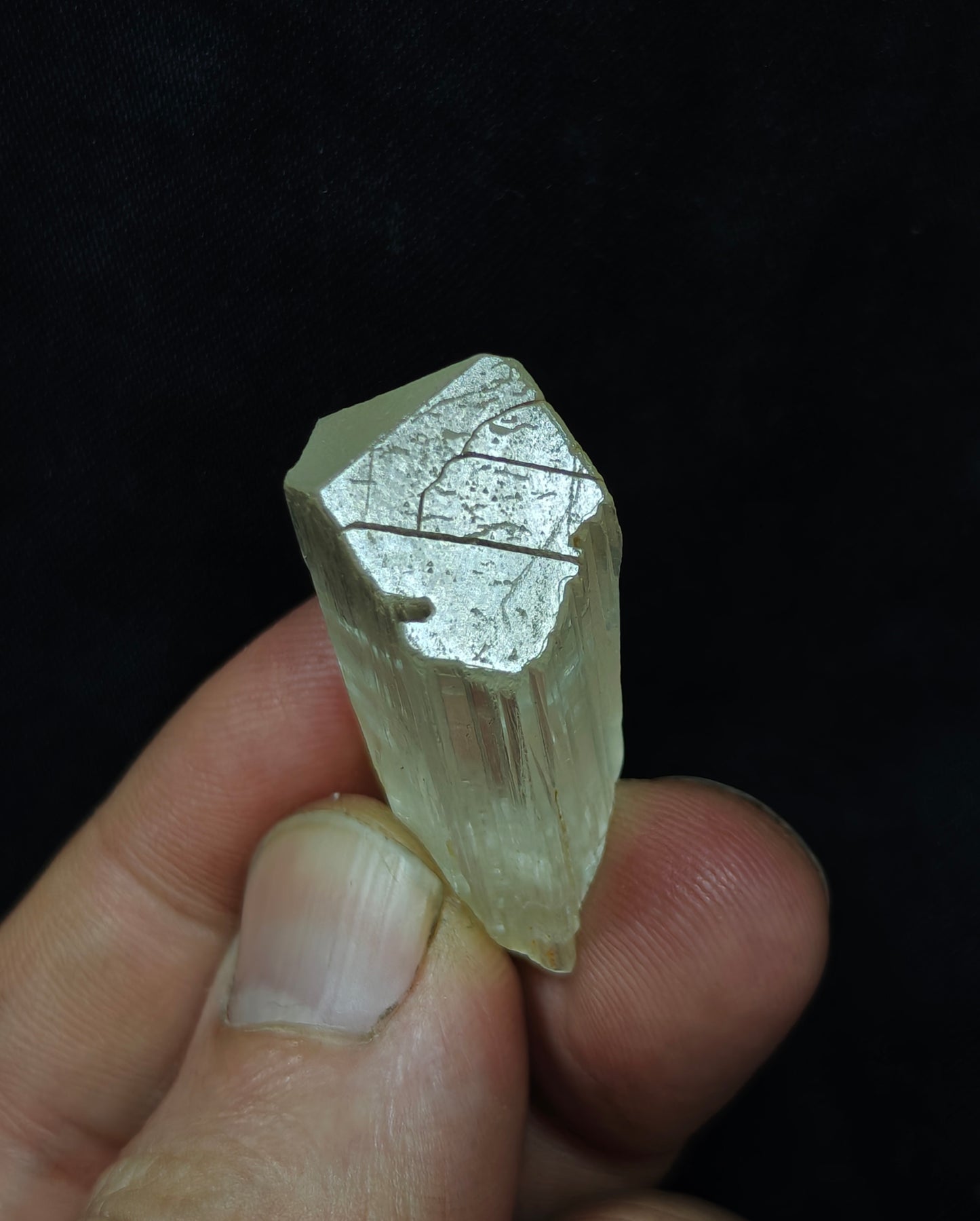 Natural spodumene crystal 17 grams