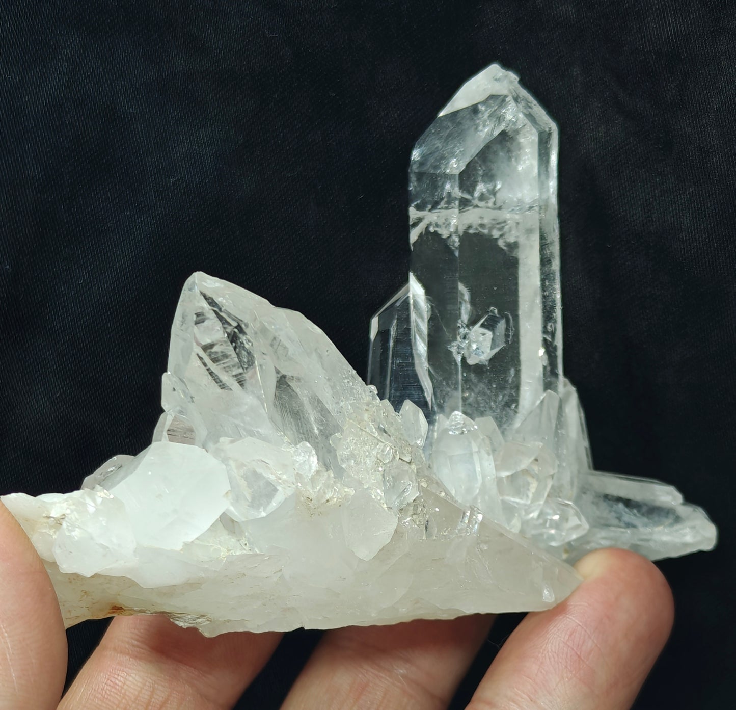 Natural terminated clear Quartz Crystal cluster 143 grams