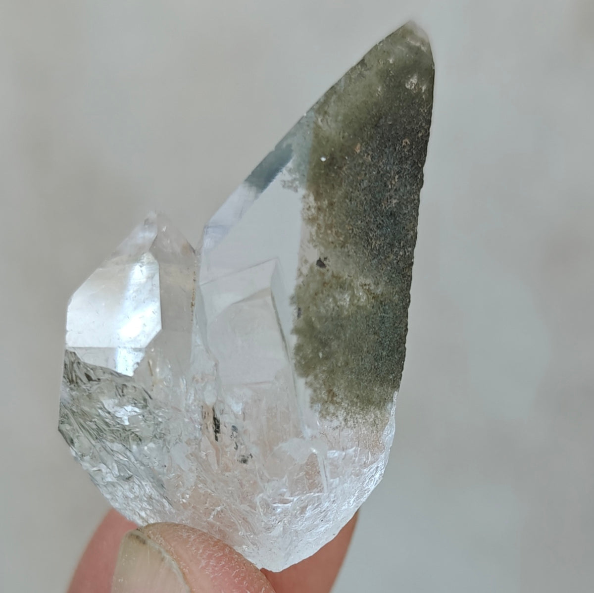 Natural chlorite Quartz crystal 22 grams