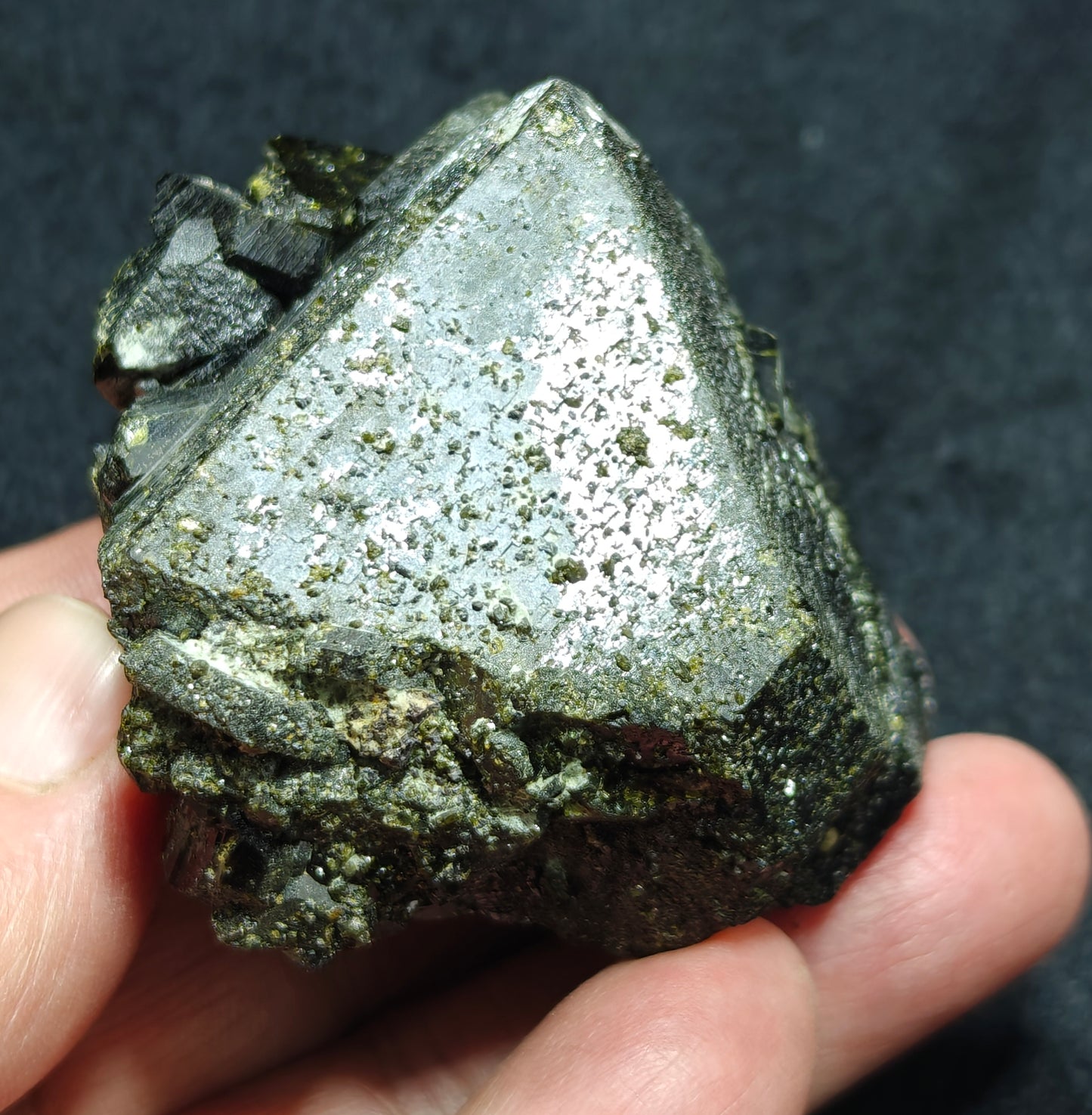 Natural dark green color epidote crystal 246 grams