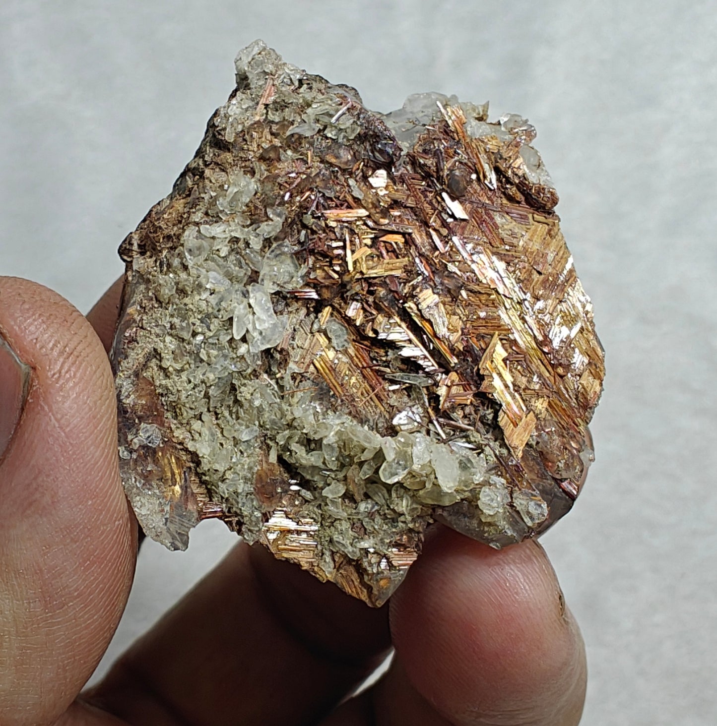 Natural Quartz Crystal with Rutiles Saginite 36 grams