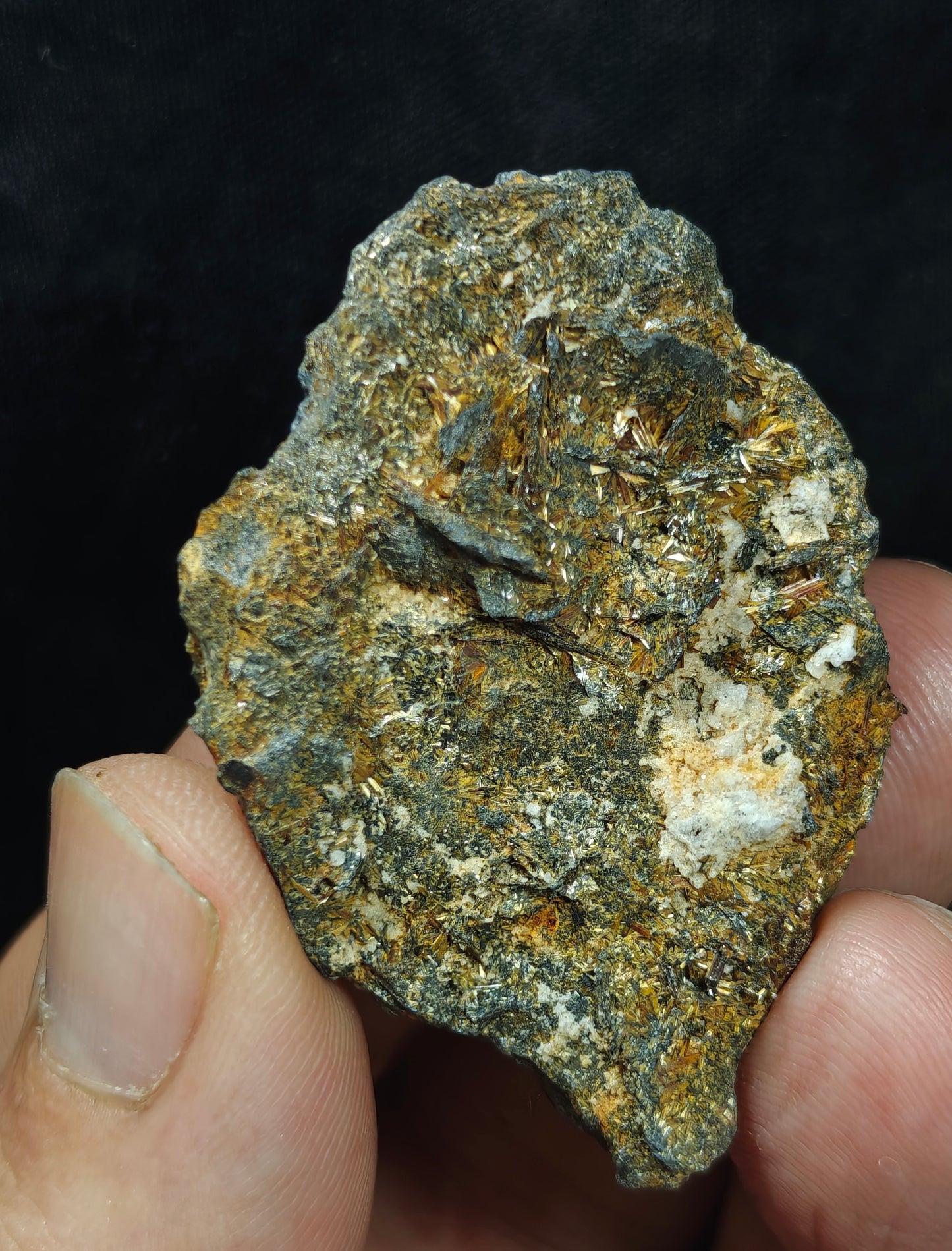 Rutile on hematite 29 grams