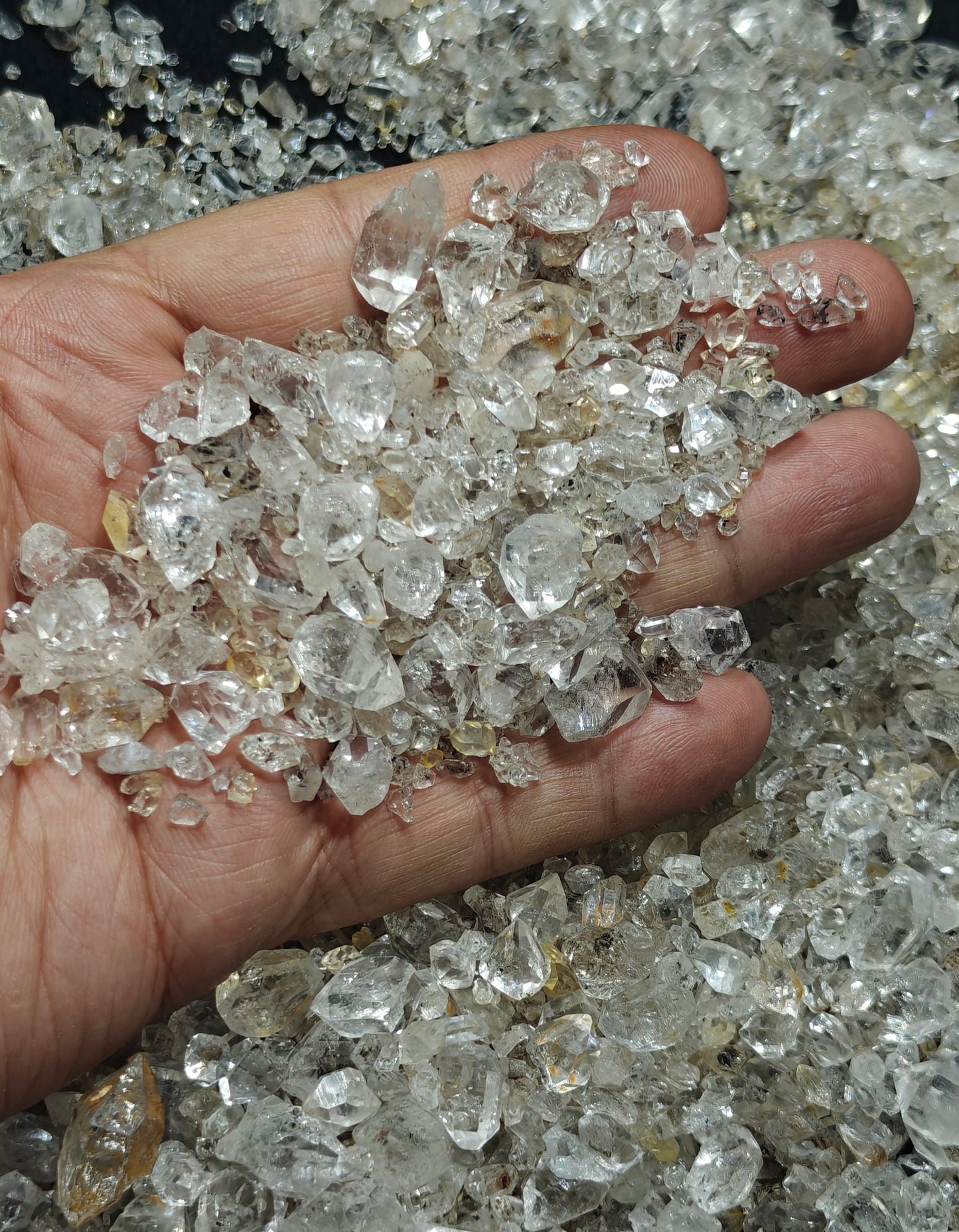 700 grams partly fluorescent diamond quartz crystals collection