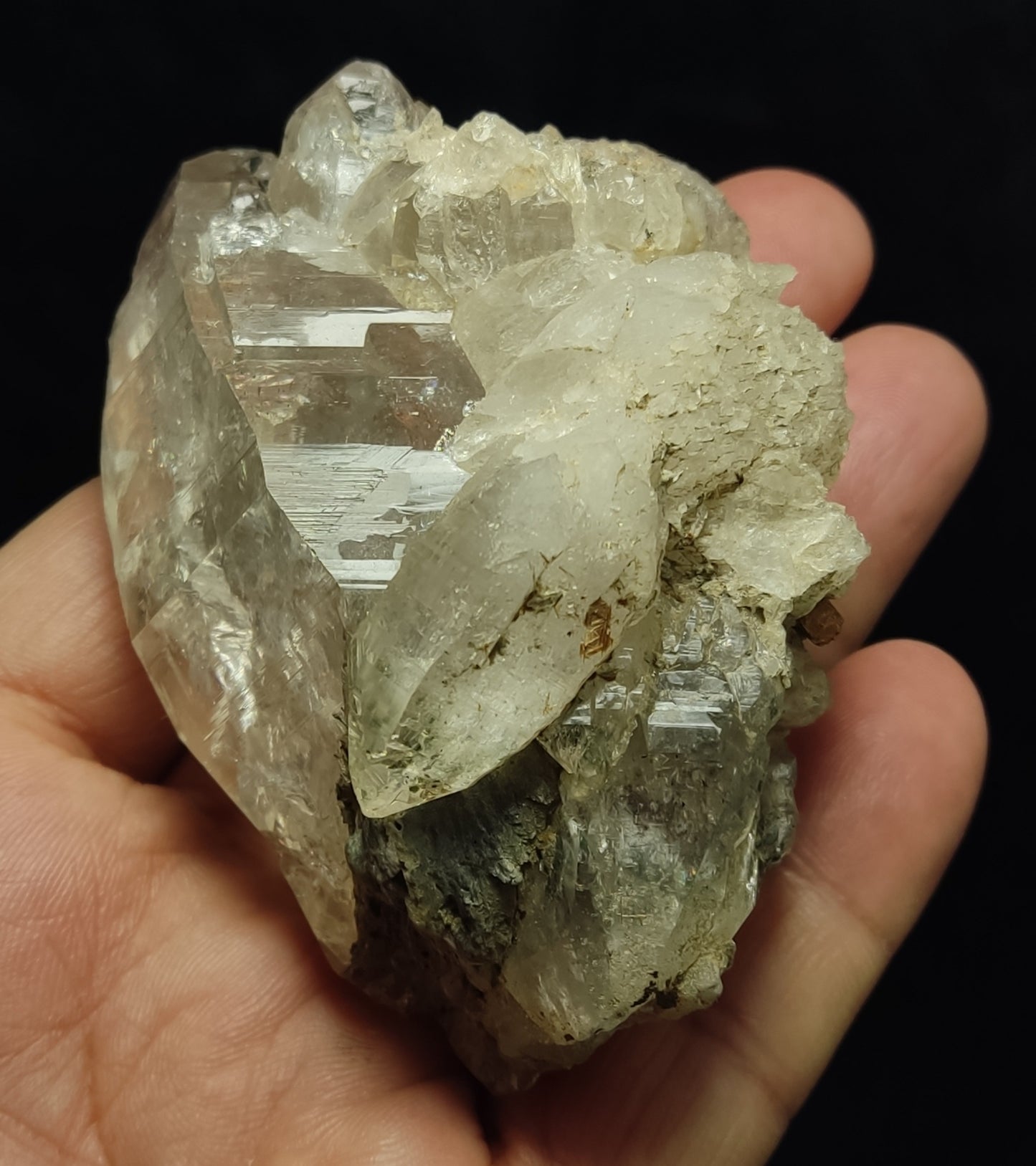 Natural terminated Quartz Crystal Specimen 219 grams