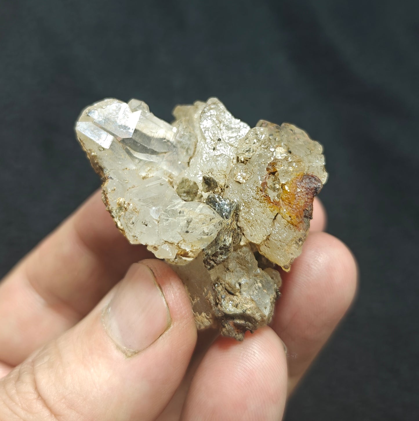 Natural Quartz with siderite 41 grams
