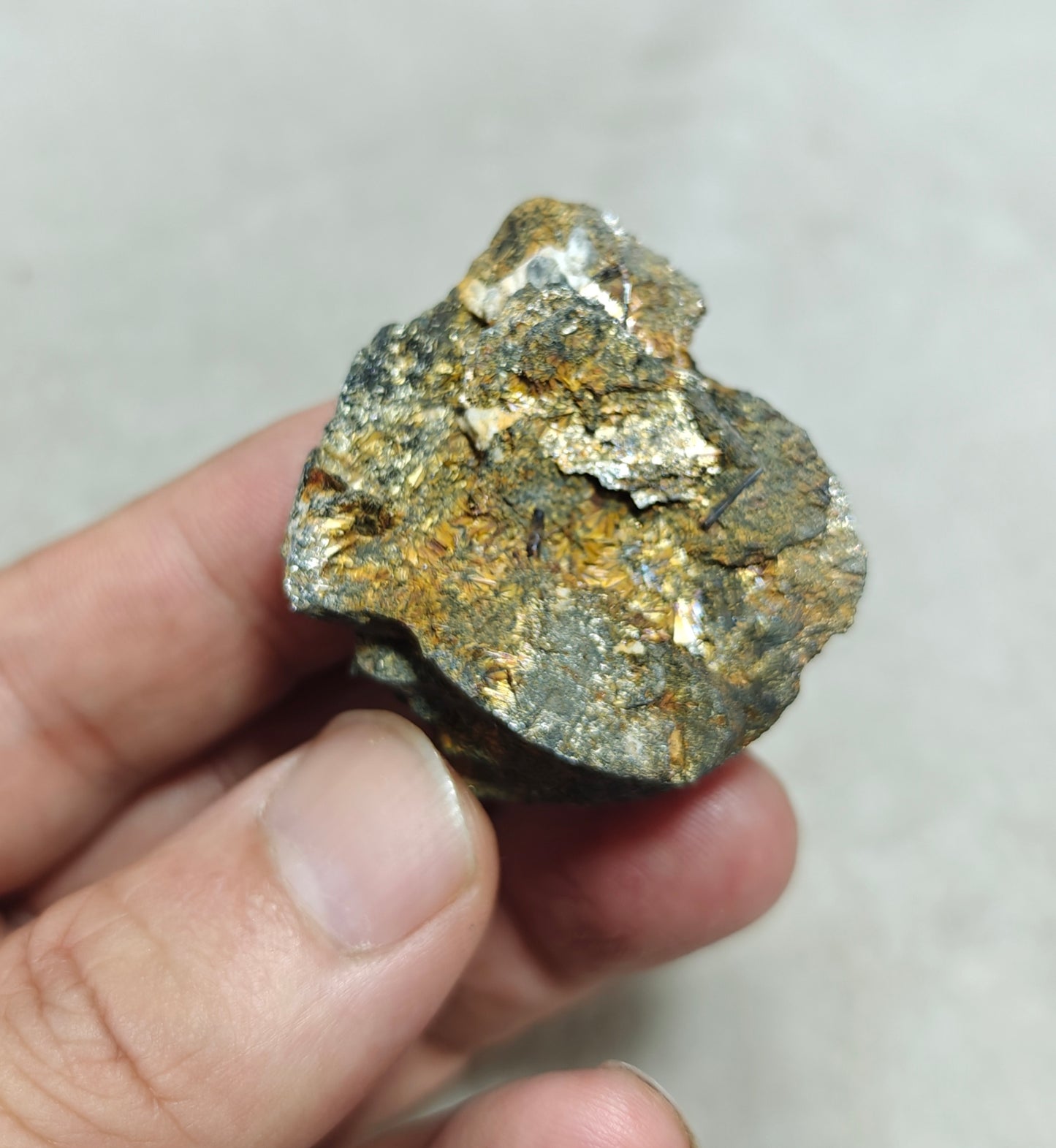 Rutiles on hematite 46 grams