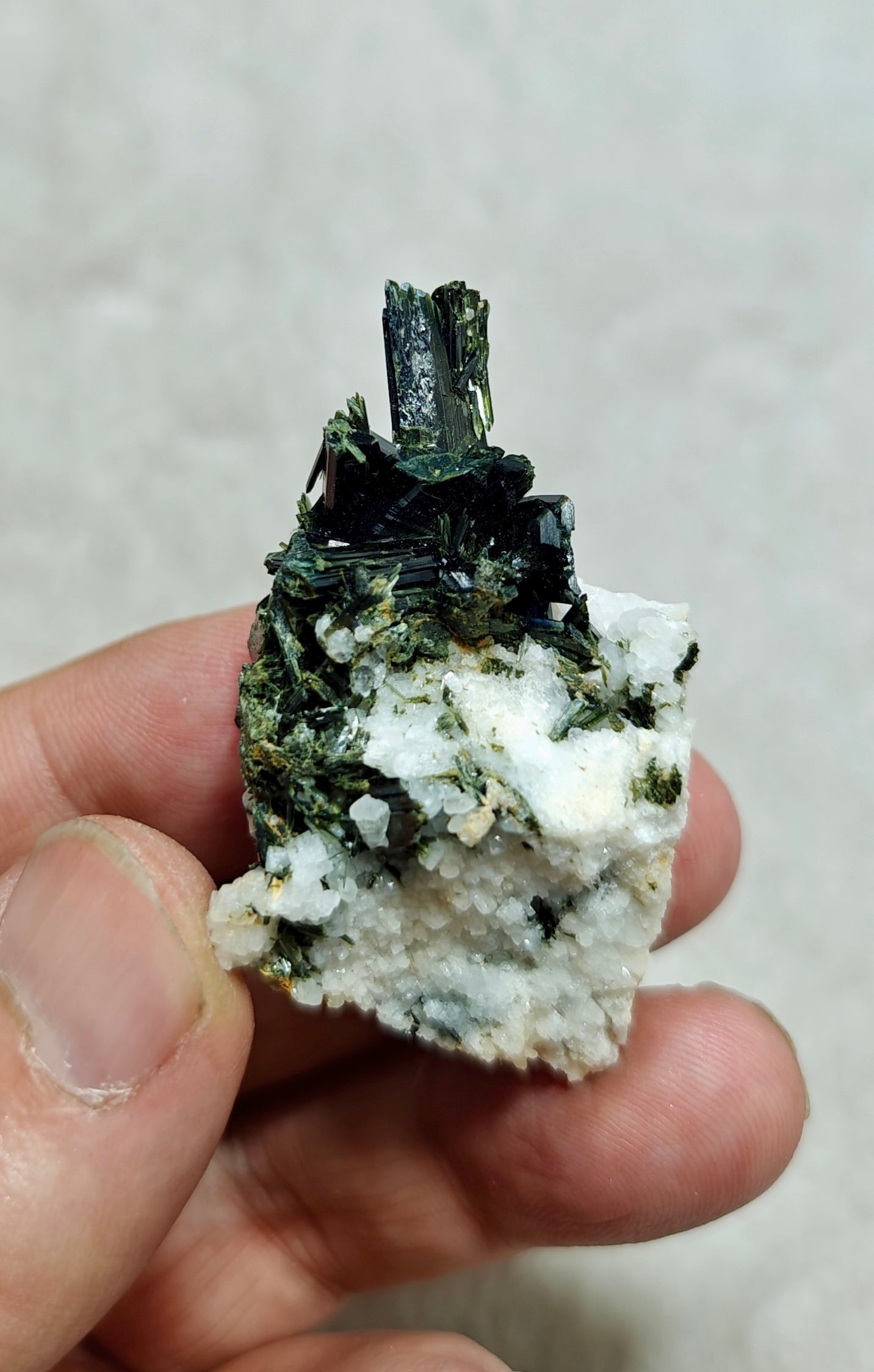 Natural aegirine crystals on matrix specimen 32 grams