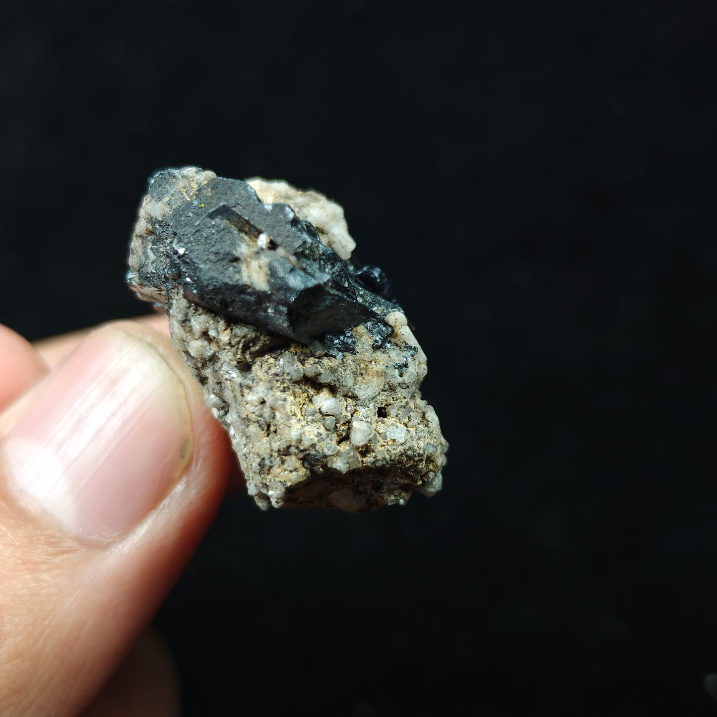 Natural hematite specimen 15 grams