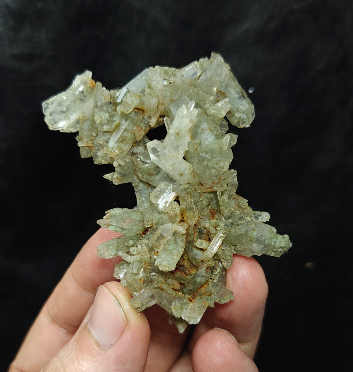Chlorite Quartz crystals cluster 43 grams