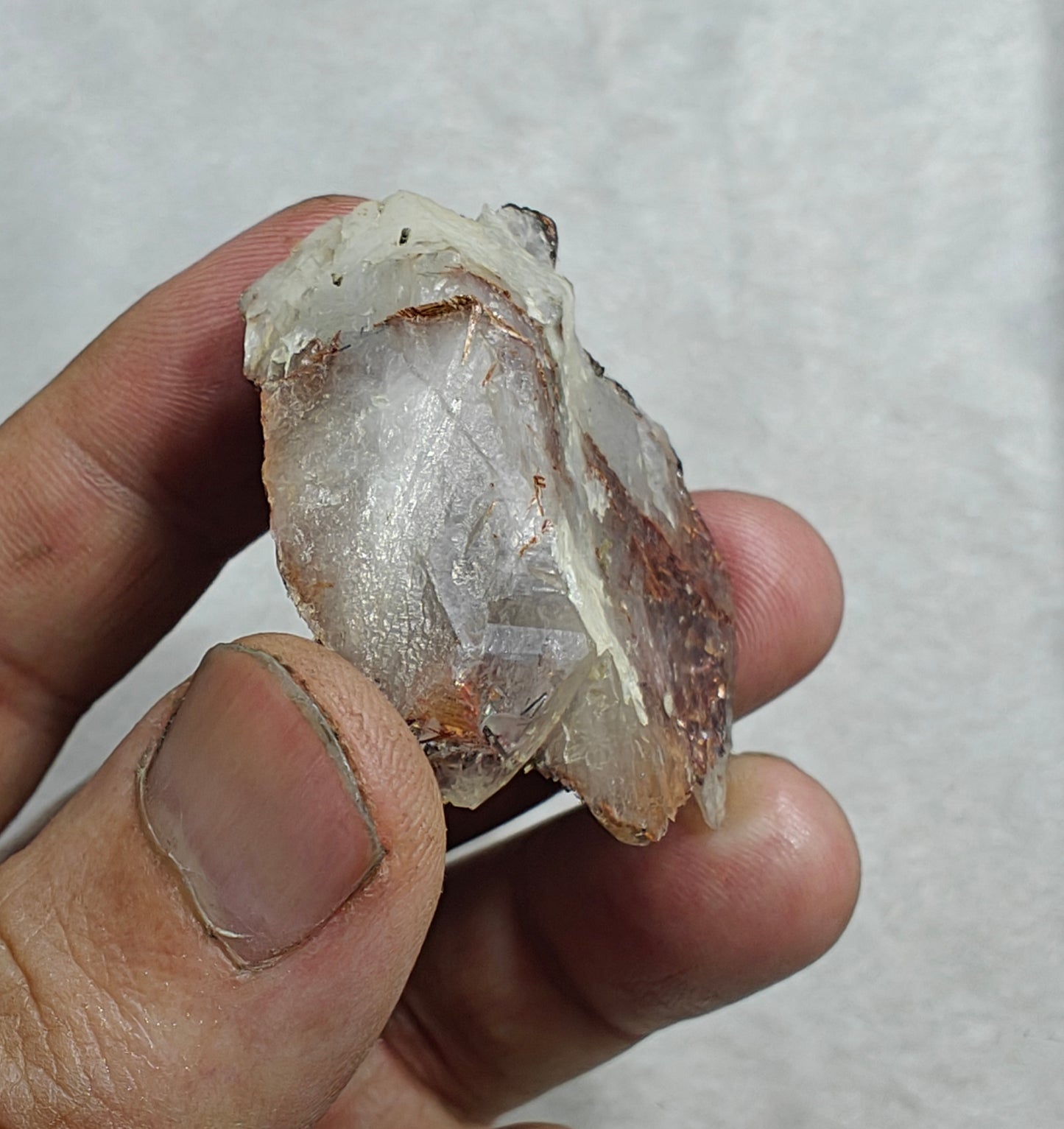 Natural Quartz Crystal with Rutiles Saginite 36 grams