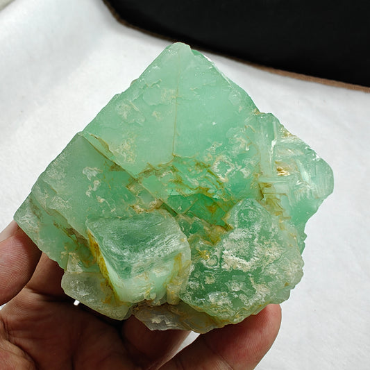 Natural green fluorite 537 grama