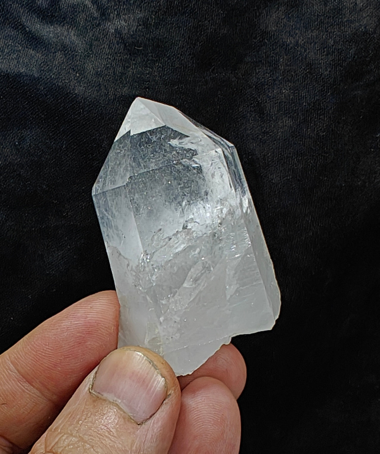 Natural clear quartz crystal 72 grams