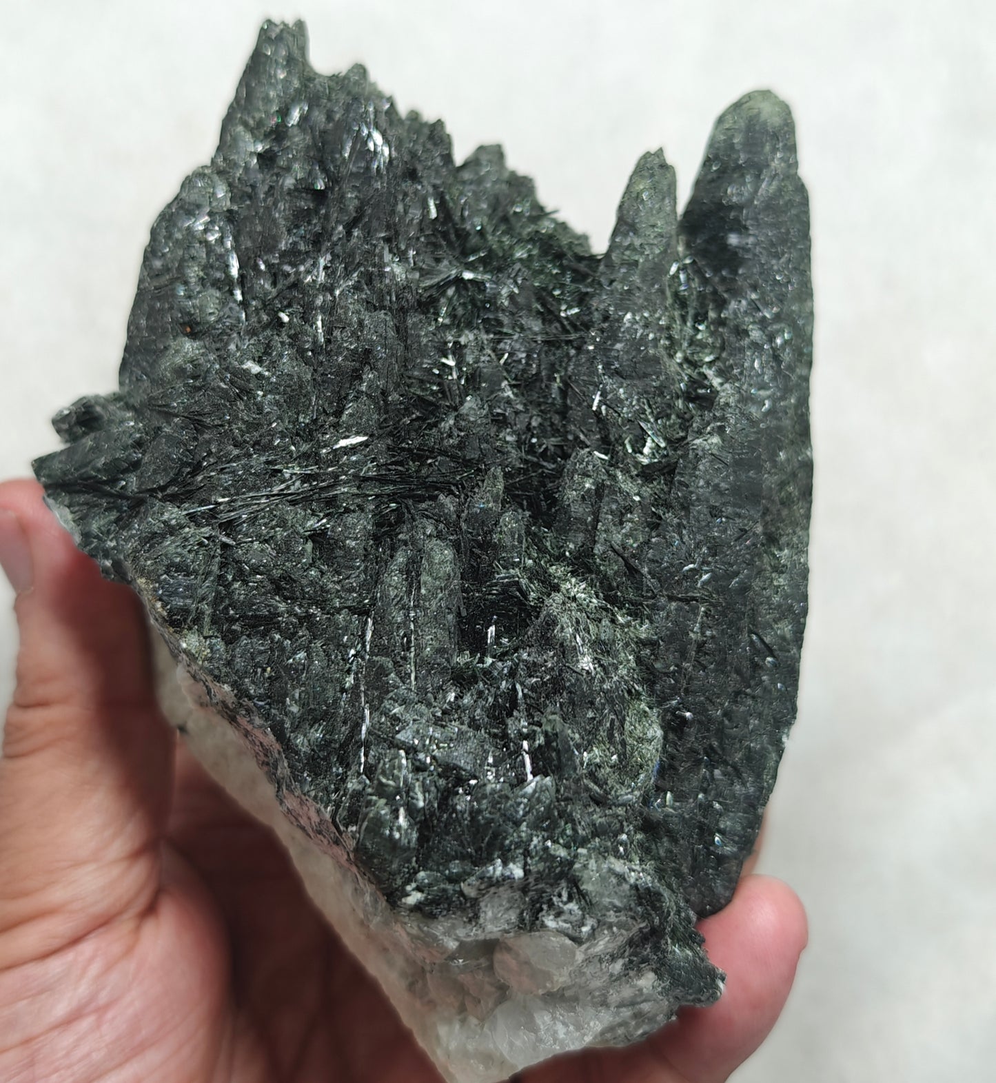 An Aesthetic large Natural beautifully terminated Chlorite Quartz crystals cluster 835 grams