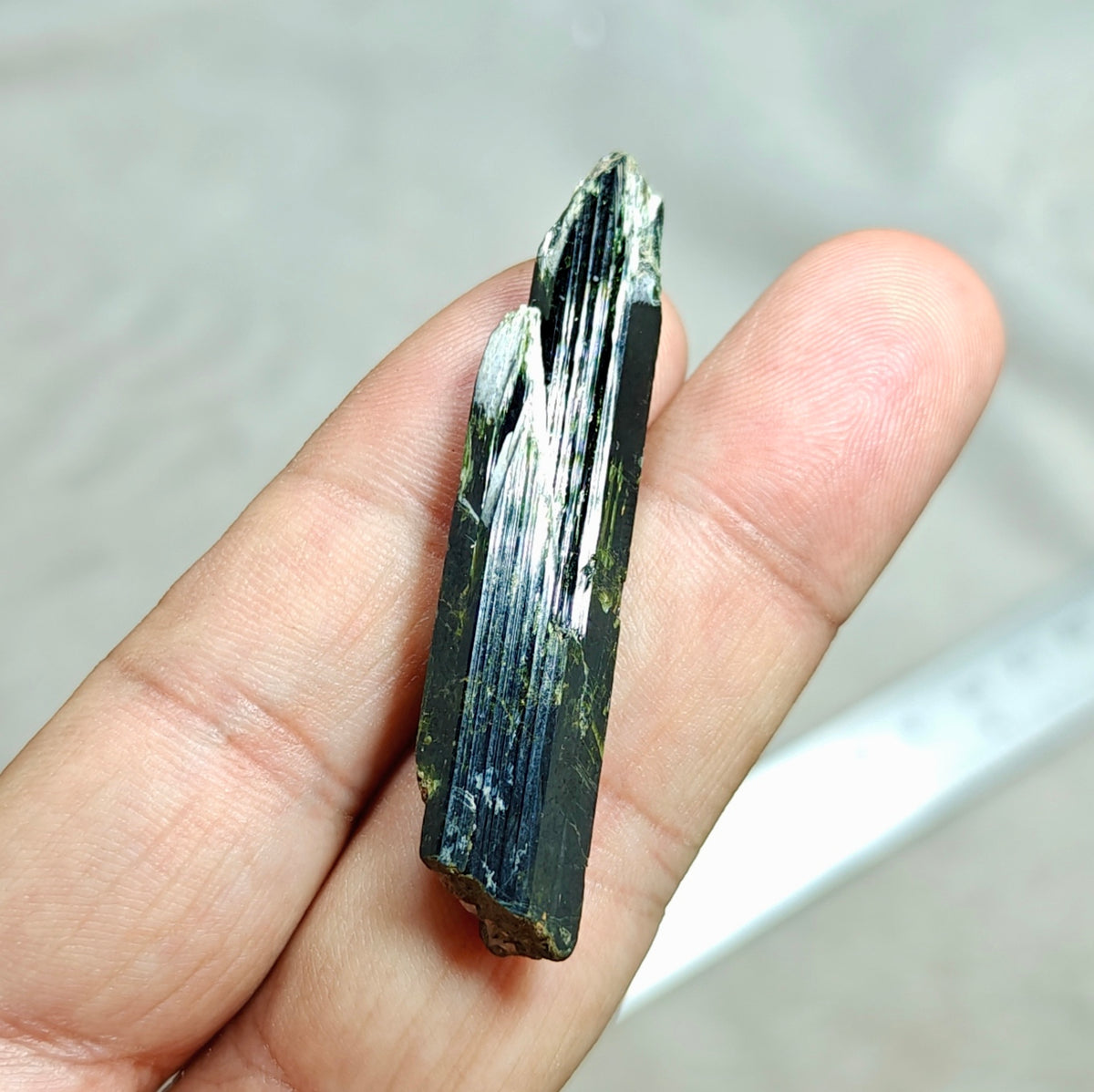 Aegirine crystal specimen 9 grams