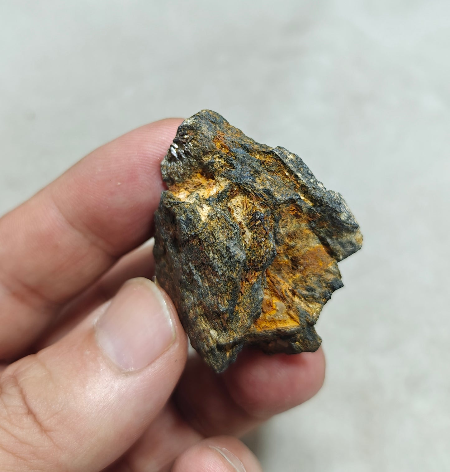Rutiles on hematite 46 grams