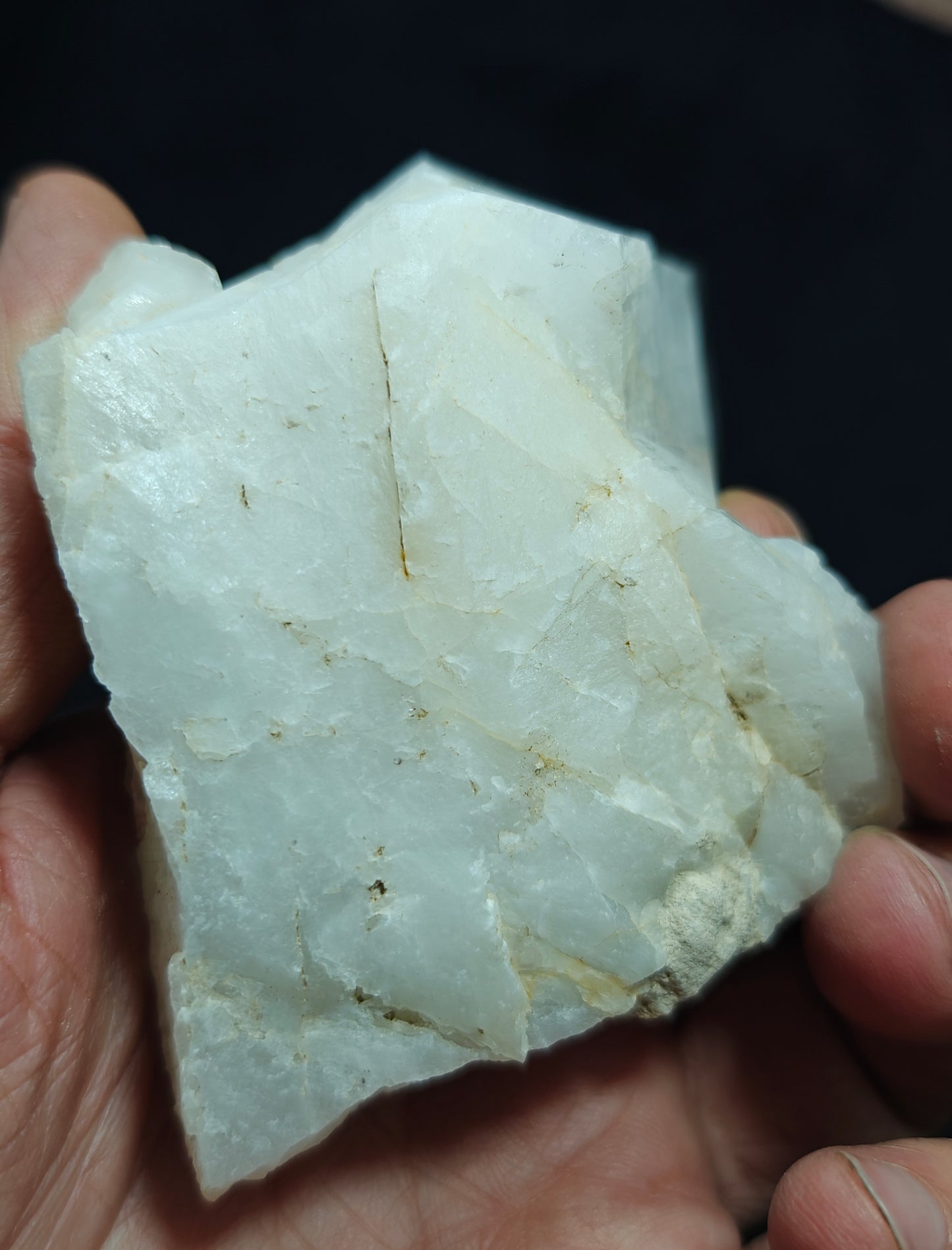 Natural Quartz Crystal self standing 323 grams