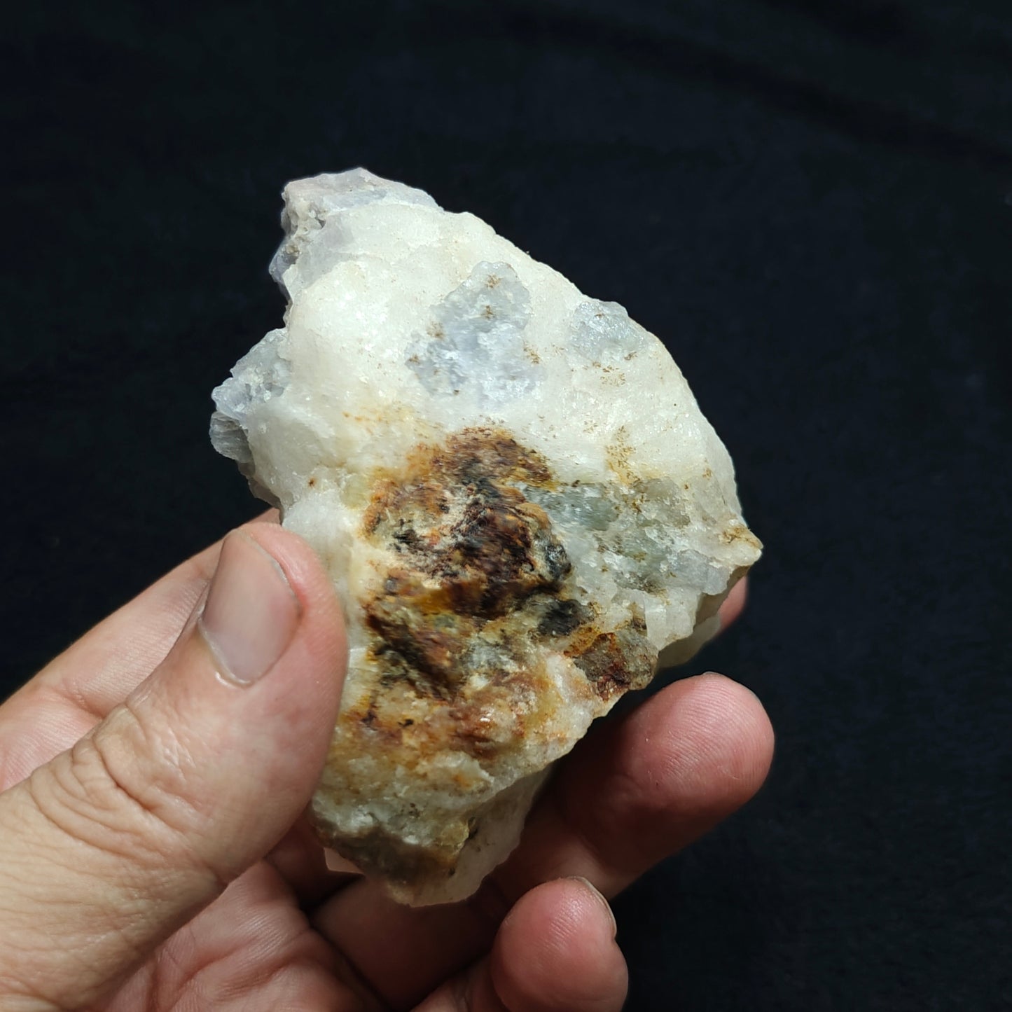 UV reactive tenebrescent Fluorescent Hackmanite 281 grams