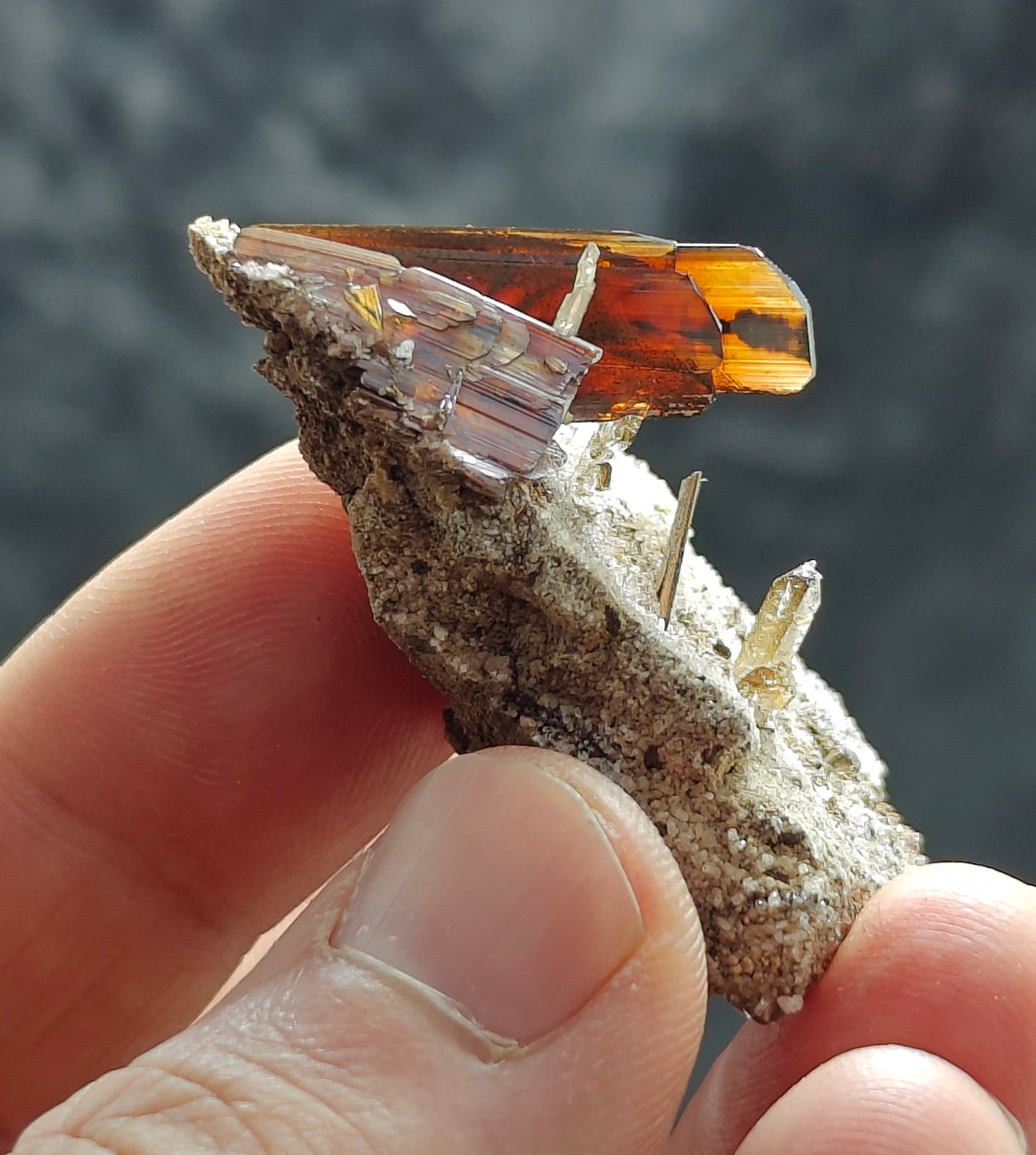 Natural brookite specimen 17 grams