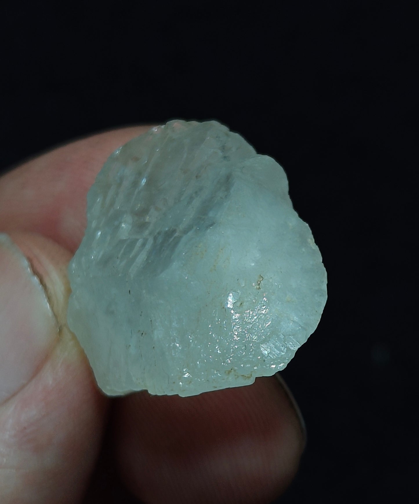 Natural gwindel quartz crystal 9 grams