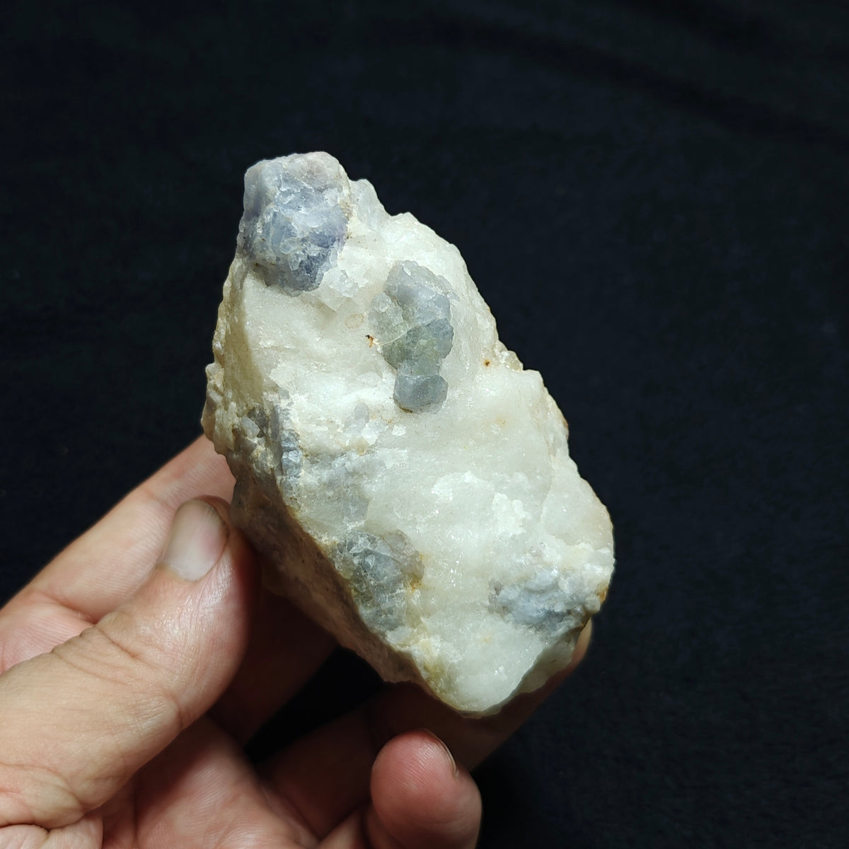UV reactive tenebrescent Fluorescent Hackmanite 281 grams