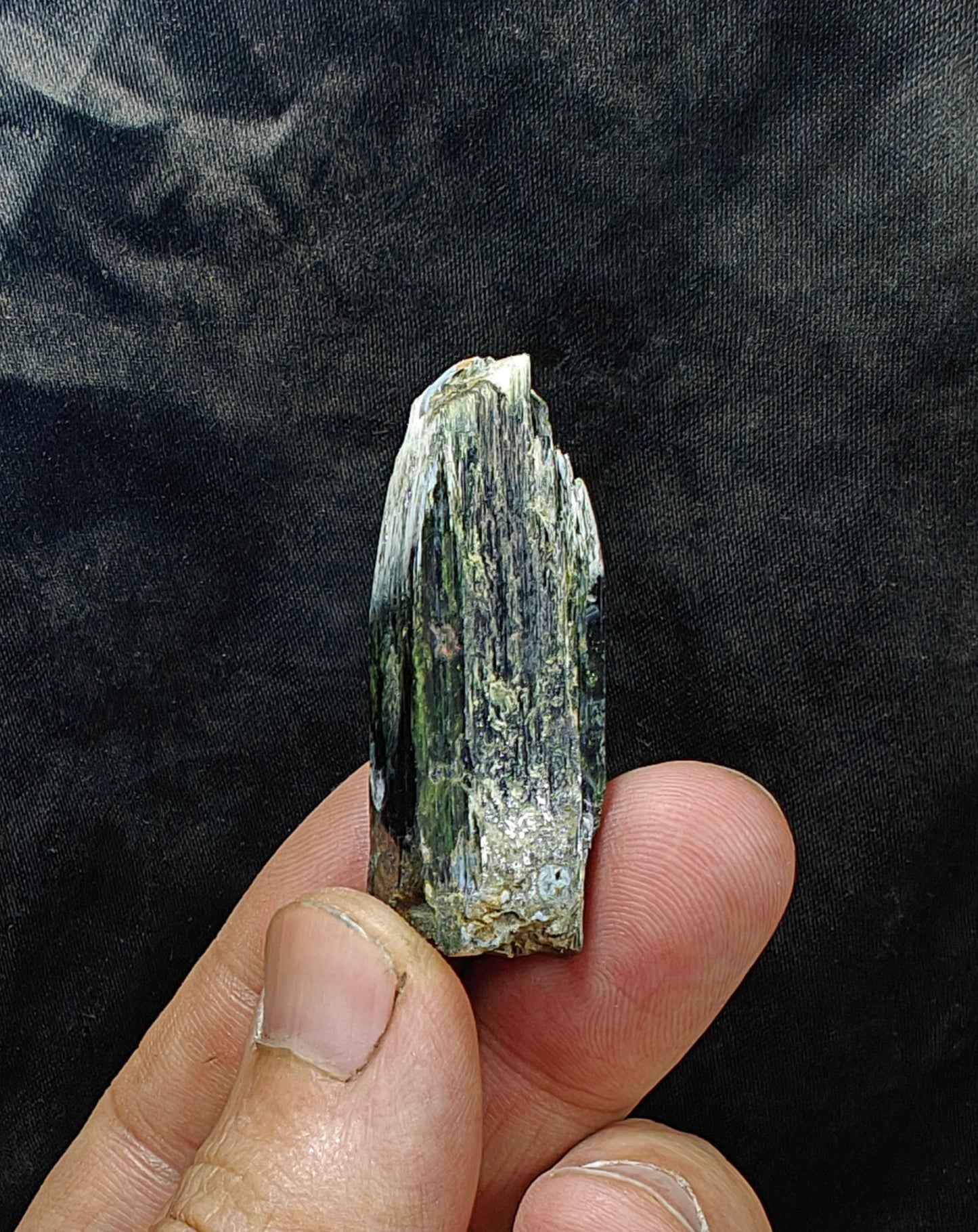 Natural aegirine crystal 21 grams