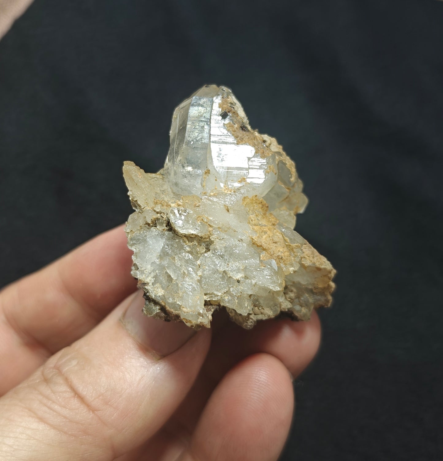 Natural Quartz with siderite 41 grams