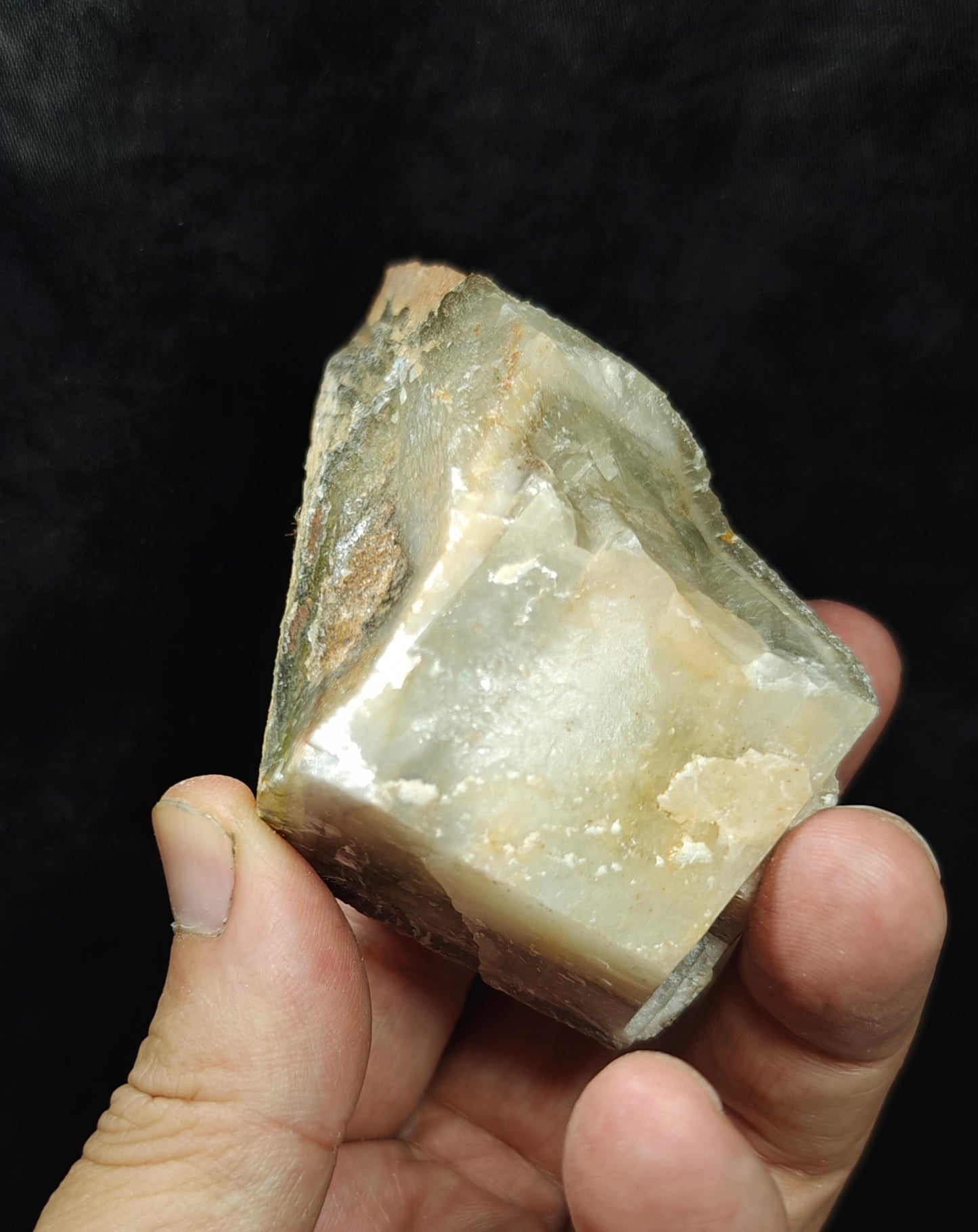 Naturally terminated Dogteeth Calcite Crystal 274 grams