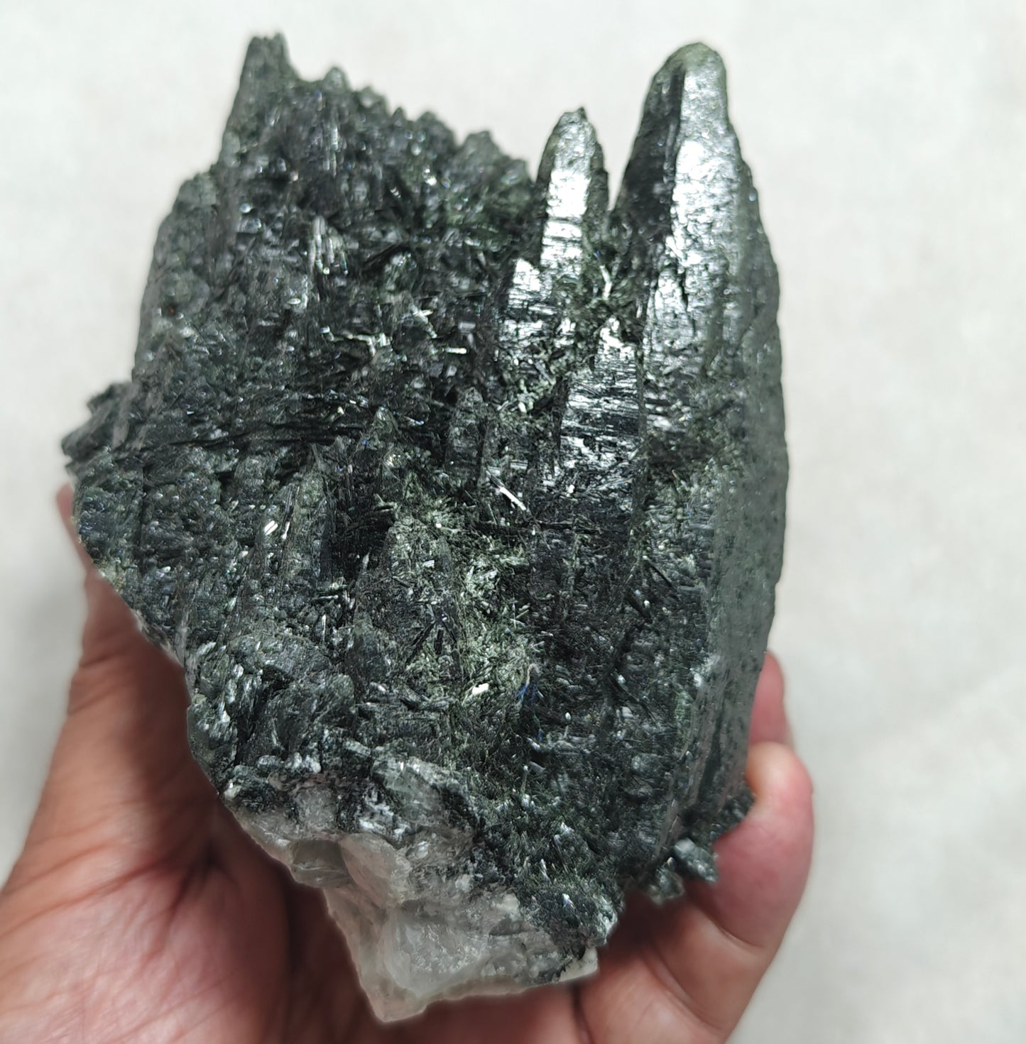 An Aesthetic large Natural beautifully terminated Chlorite Quartz crystals cluster 835 grams