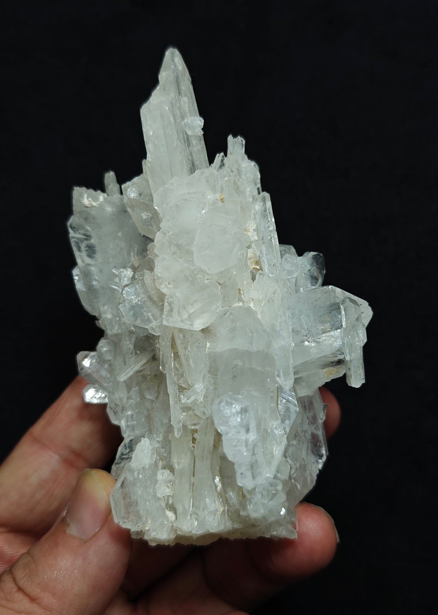 Single beautiful terminated Faden Quartz cluster 213 grams