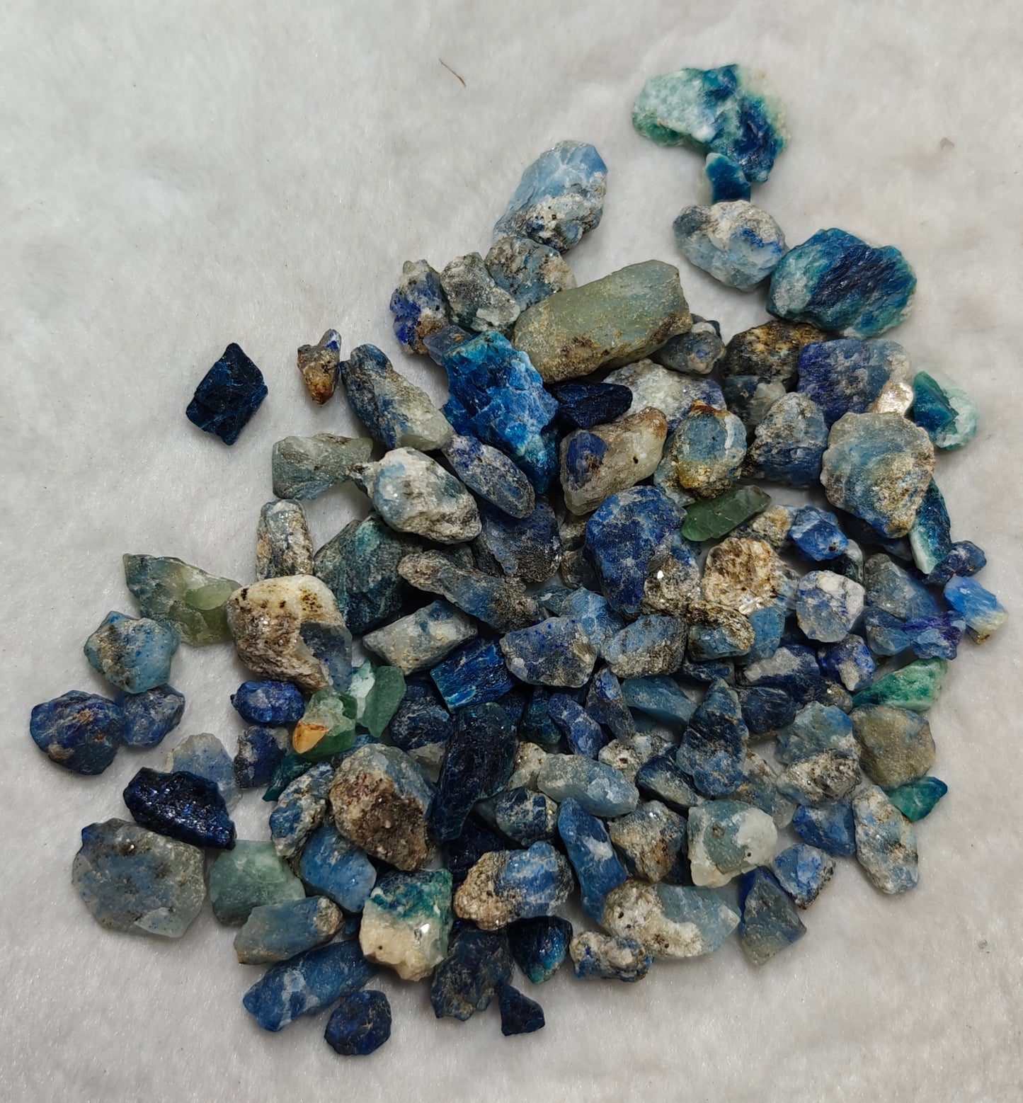 Fluorescent sodalite/Afghanite collection 110 grams