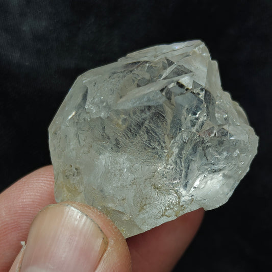 Natural gwindel quartz crystal 29 grams