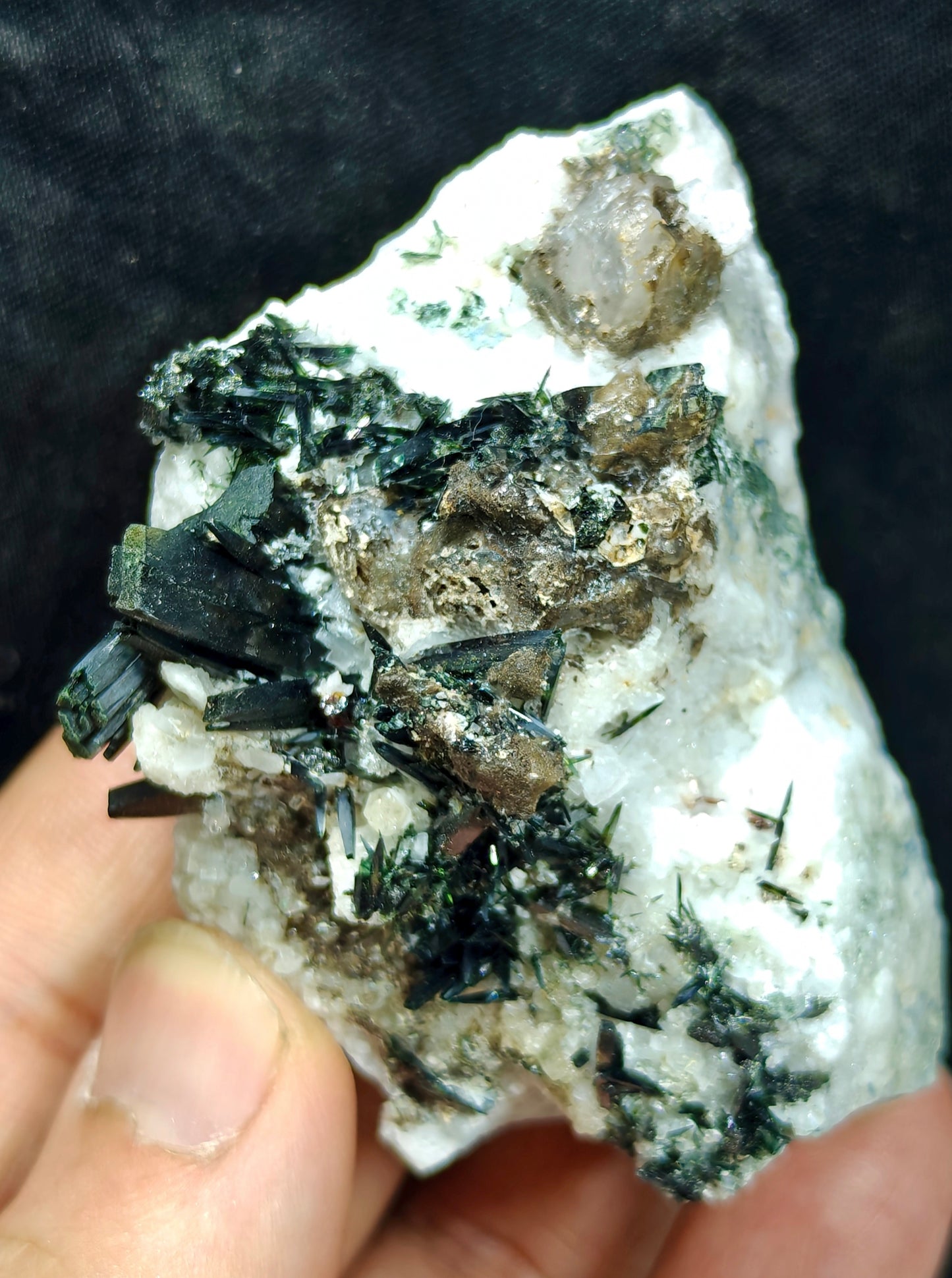 Single beautiful aesthetic aegirine crystals specimen 175 grams