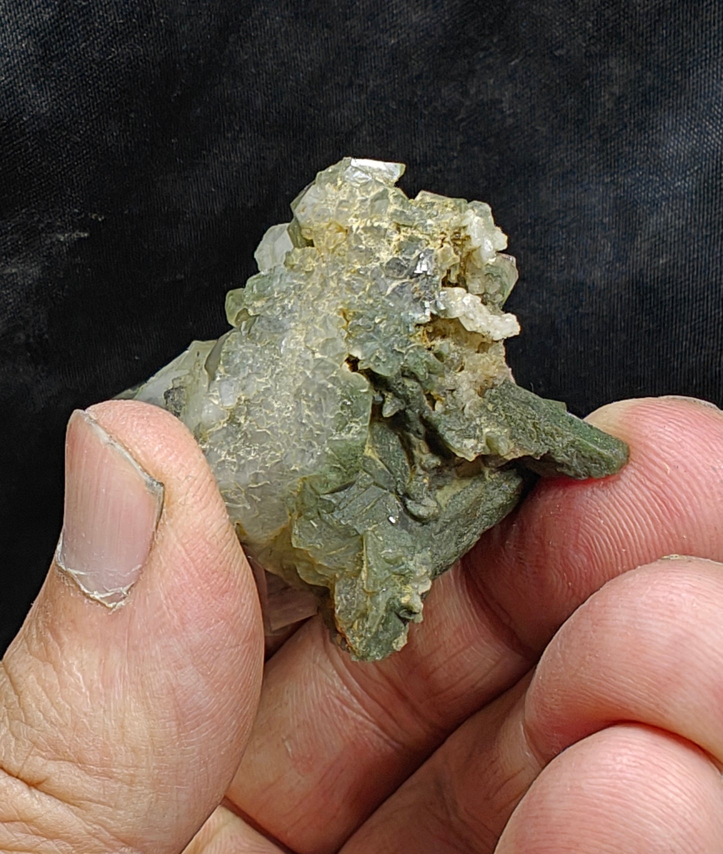 Natural terminated Chlorite Quartz cluster 67 grams