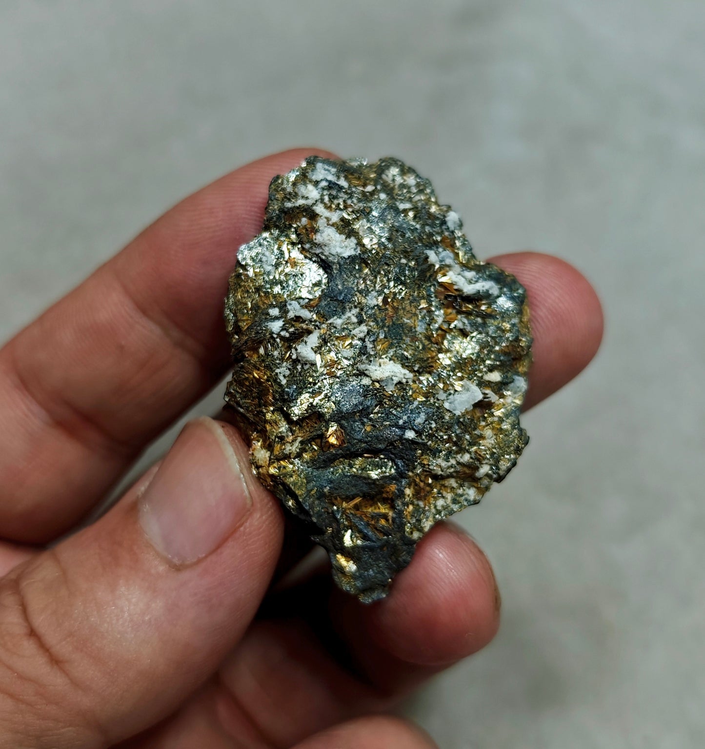 Rutile on hematite 29 grams