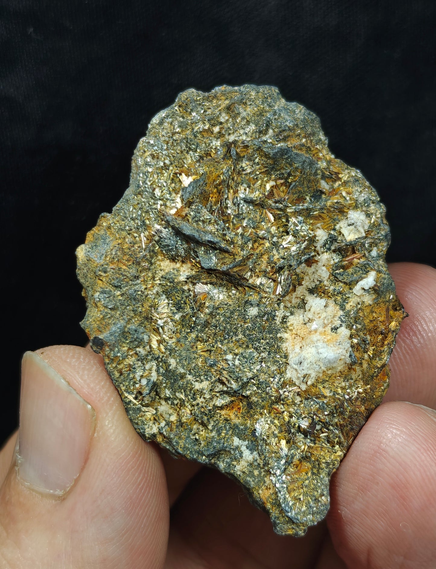 Rutile on hematite 29 grams